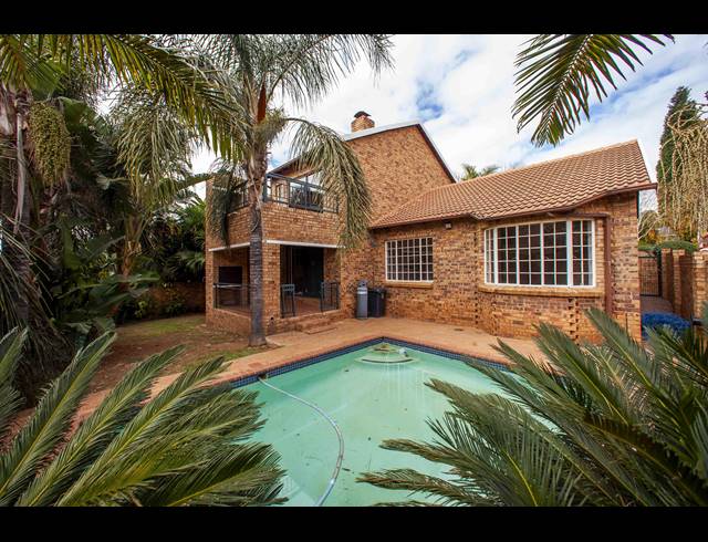 4 BEDROOM TOWNHOUSE TO LET IN BROMHOF
